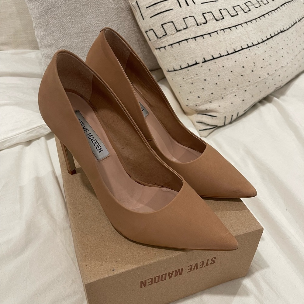 Steve Madden Calming Tan Suede Heels